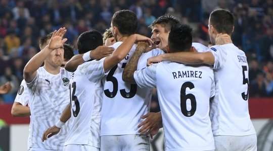 Nó đã đi vào lưới! Ari là người cung cấp khi anh ấy chuyền bóng đến Tonny Vilhena (Krasnodar) người dễ dàng đánh đầu lái bóng từ cự li gần. Tỉ số à 0:2.