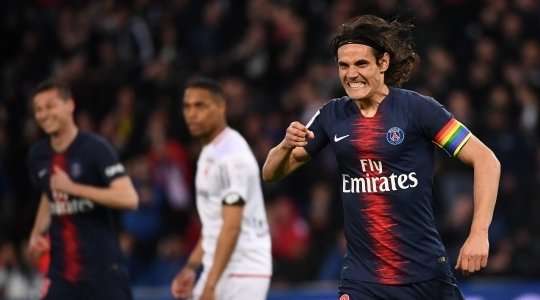 Vào! Angel Di Maria với một quả tạt tuyệt vời tìm đến Edinson Cavani (Paris SG), người ghi bàn với một cú đánh đầu đơn giản vào lưới trống. 2:0.