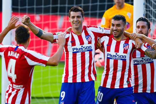 Nó đã đi vào lưới! Angel Correa tung một đường chuyền đến Alvaro Morata (Atl. Madrid), và anh ấy dễ dàng đưa bóng vào lưới trống. Tỉ số là 0:1.