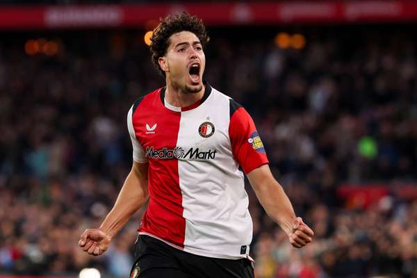 Feyenoord conquer league lead as Spanish strikes take down dormant AZ