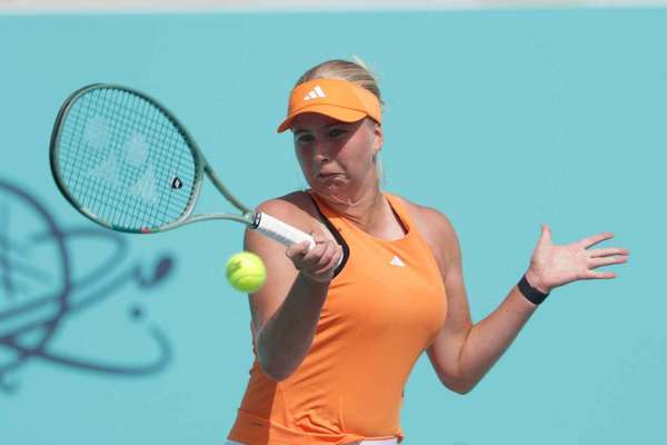 Clara Tauson pounces on a forehand against McCartney Kessler 