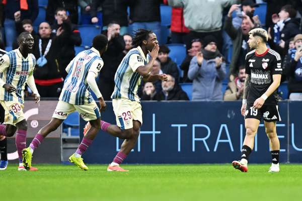 Le Havre’s French defender Stephen Zagadou celebrates scoring his team's first goal