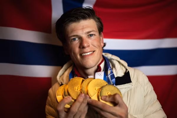 Norweski krajobraz zimowy, góry i fiordy