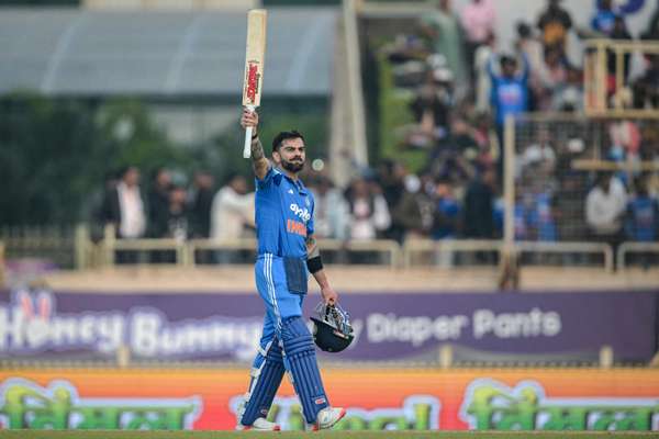 King Kohli&#39;s century leads India to a high-scoring 17-run victory over South Africa
