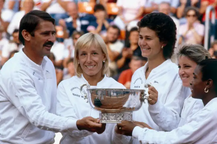 Pohár federace odvezly z Prahy do USA Marty Riessen, Martina Navrátilová, Pam Shriverová, Christ Evertová-Lloydová a Zina Garrisonová.