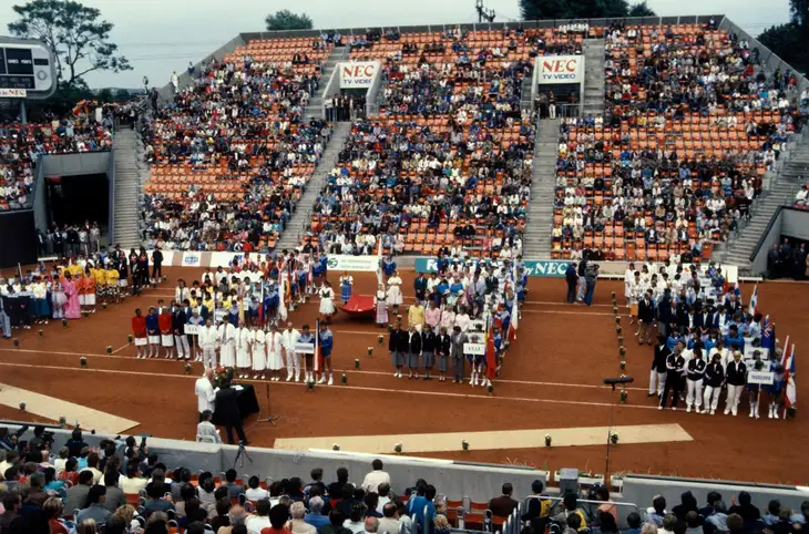 Slavnostní nástup při pražském Poháru federace na Štvanici v roce 1986.