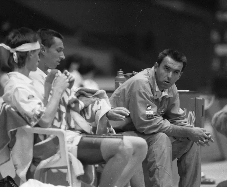 Petr Korda, Cyril Suk a nehrající kapitán týmu Tomáš Šmíd na Davis Cupu 1992