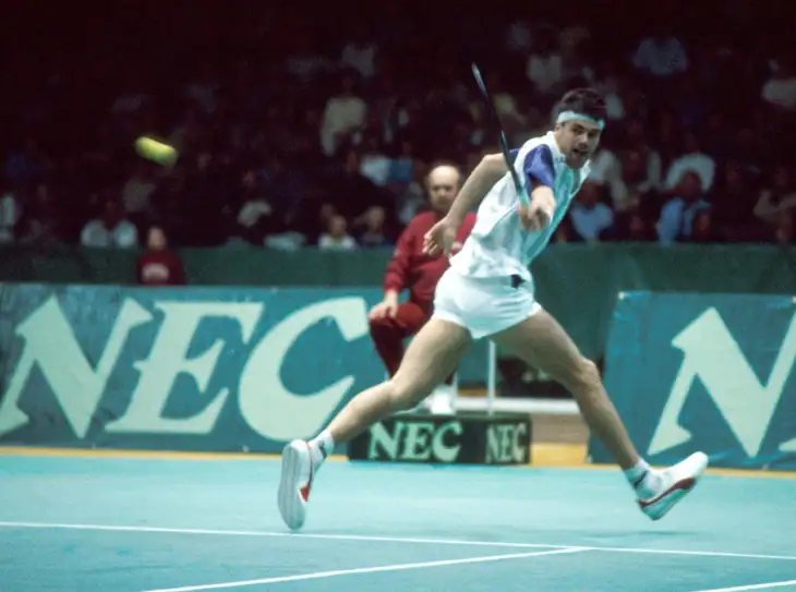 Milan Šrejber v utkání s Aaronem Kricksteinem v Davis Cupu 1990 v Praze.