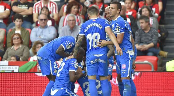 Vào! Một đường chuyền ngang đơn giản của Deyverson đưa bóng đến chân Damian Suarez (Getafe) bên trong vòng cấm, anh chỉnh lại tư thế và quất chân đưa bóng vào góc thấp bên trái khung thành. Tỉ số là 0:1.
