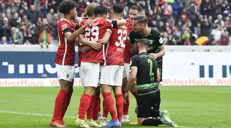 Đó là một bàn phản lưới nhà! Một tình huống rất đáng tiếc đối với Simon Asta (Greuther Furth), người đã rất cố gắng ngăn chặn một quả tạt của đối phương vào vòng 5m50, nhưng rốt cuộc anh lại đánh đầu vào lưới. Tỉ số là 1:0.