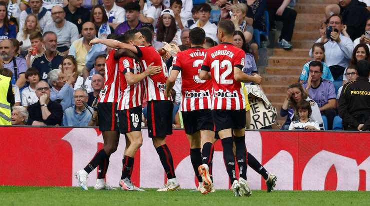 Vào! Oihan Sancet (Ath Bilbao) đã có mặt đúng lúc đúng chỗ để lấy bóng bật ra trong vòng cấm, và anh ấy sút bóng vào nóc lưới. Tỉ số là 0:1.