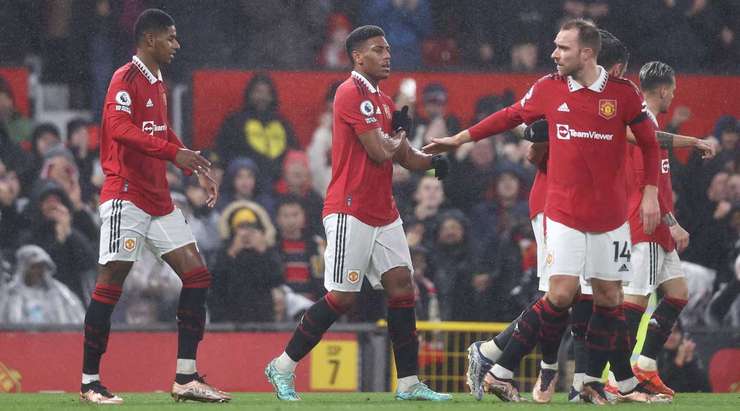 Christian Eriksen thực hiện một đường căng ngang từ quả phạt góc trước đó để đưa bóng đến vị trí của Marcus Rashford (Manchester United) ở bên trong vòng cấm. Cầu thủ này dứt điểm và ghi bàn, đưa bóng vào sát mép trong cột dọc bên trái. Một pha kết thúc xuất sắc. 1:0.