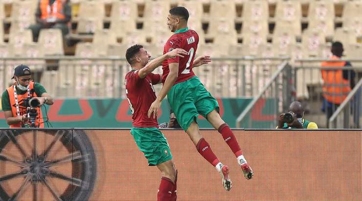 Vào! Selim Amallah (Ma Rốc) chớp cơ hội sau một tình huống bóng bật ra trong vòng cấm và đánh bại thủ môn với một cú sút vào mé trong cột dọc bên phải. Tỉ số đã được nâng lên: 1:0.