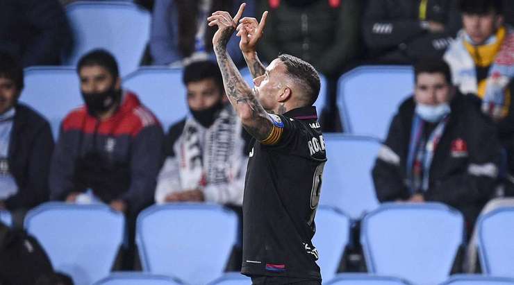 Roger Marti (Levante) đón một đường chuyền trong vòng cấm và ghi bàn với một cú sút mạnh vào góc thấp bên phải. Thủ môn đã không thể làm gì được.