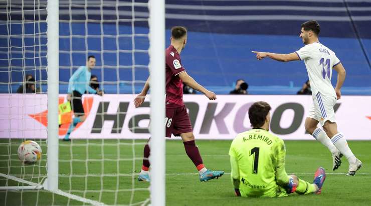 Vào! Marco Asensio (Real Madrid) thể hiện sự nhạy bén của mình trong vòng cấm khi anh ấy đón một đường chuyền thông minh từ đồng đội và tung cú sút một chạm vào góc trái phía dưới. Daniel Carvajal là người đã kiến tạo bàn thắng. Tỉ số là 4:1.