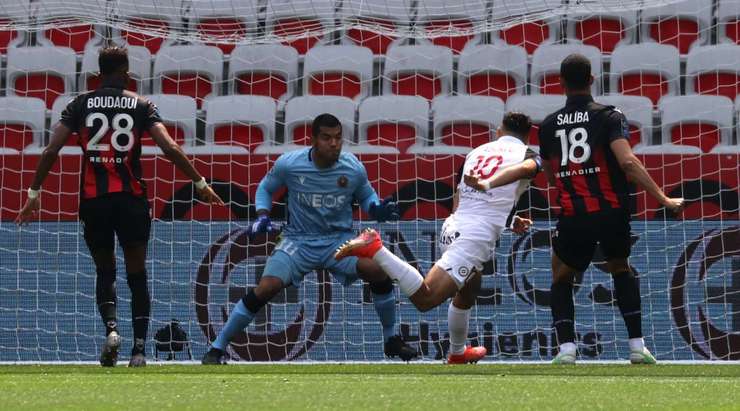 Gaetan Laborde (Montpellier) bật cao và đánh bại thủ môn đối phương với một cú đánh đầu hoàn hảo. Bóng đi rất hiểm hóc vào góc thấp bên phải khung thành.