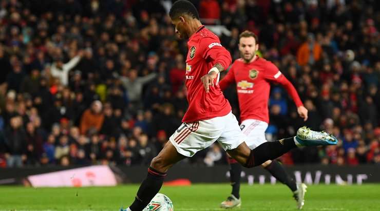 Một nỗ lực cá nhân đáng kinh ngạc của Marcus Rashford (Manchester United) kết thúc với một cú sút từ trong vòng cấm. Bóng đi rất căng vào góc cao bên phải khung thành và thay đổi tỉ số thành 1:0. Thủ môn Dean Gerken đã không thể làm được gì.