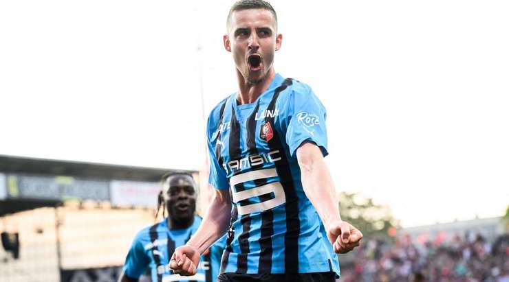 Một bàn thắng tuyệt vời của Benjamin Bourigeaud (Rennes) từ quả đá phạt. Anh ấy tung một cú sút từ rìa vòng cấm, bóng đi đập đất và cắm vào phía trong cột dọc bên phải. Những cú sút kiểu như thế này luôn gây ra rất nhiều khó khăn cho các thủ môn.
