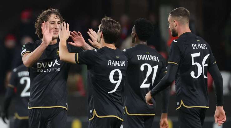 Vào! Fabio Silva tìm đến Benito Raman (Anderlecht) tại rìa vòng cấm, anh ấy chọn thời điểm chạy hoàn hảo và bấm bóng qua thủ môn tuyệt đẹp. 0:2.