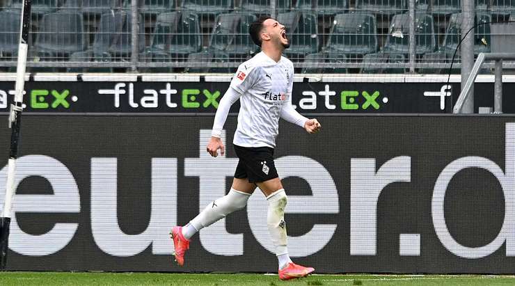Nico Elvedi tung một cú sút nhưng bóng đi trúng cột dọc dội ra. Ramy Bensebaini (B. Monchengladbach) là người đầu tiên có mặt và đánh đầu bồi từ cự ly gần, đưa bóng vào góc trái khung thành. Tỉ số được nâng lên 3:0.