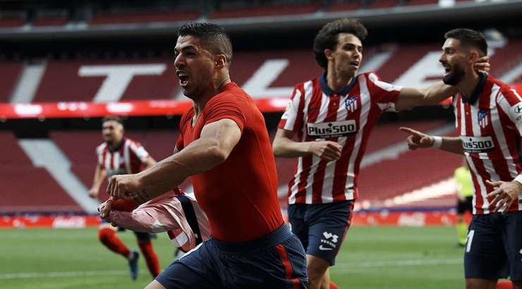Một đường chuyền xé toang hàng phòng ngự đưa bóng đến chân Luis Suarez (Atl. Madrid) trong vòng cấm và cầu thủ này đã không bỏ lỡ cơ hội! Anh sút bóng chuẩn xác vào góc thấp bên trái khung thành.