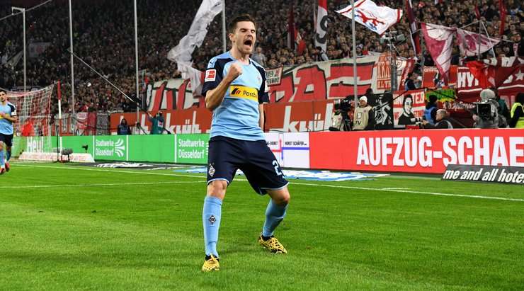 Vào! Marcus Thuram Jonas Hofmann (B. Monchengladbach), người cho thấy quyết tâm tuyệt vời để đón bóng trước một vài hậu vệ và từ trong vòng cấm tung đưa nó vào góc trái phía dưới 0:1.
