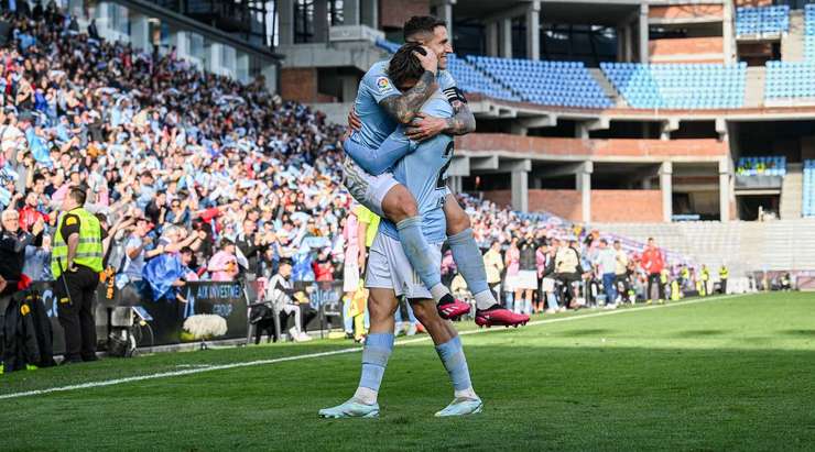 Sau khi thủ môn đấm nhẹ bóng ra ngoài, nó đến chân của Gabriel Veiga (Celta Vigo), người đã rất bình tĩnh tung cú sút chìm vào chính giữa khung thành.