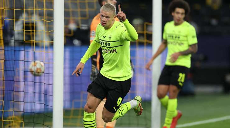 Erling Haaland (Dortmund) nhảy cao nhất để đón bóng từ quả phạt góc được thực hiện hoàn hảo bởi Mahmoud Dahoud. Cú đánh đầu của anh đã đi hiểm hóc vào mé trong cột dọc bên phải, khiến thủ môn hoàn toàn bất lực. Tỉ số được nâng lên 5:0.