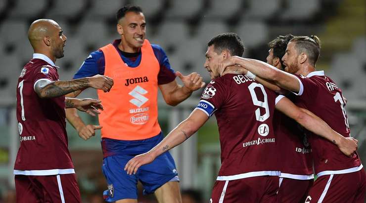 Bóng bật ra ngay trước khung thành và Andrea Belotti (Torino) đánh đầu thành bàn.