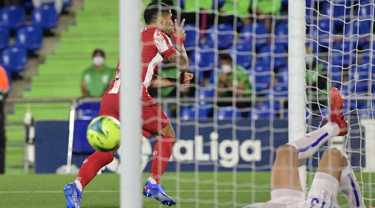 Luis Suarez (Atl. Madrid) bật lên đón một quả tạt tốt và ghi bàn với một cú đánh đầu đập đất và đi vào phía trong cột dọc bên trái. Thủ môn đã không có cơ hội nào để cản phá.