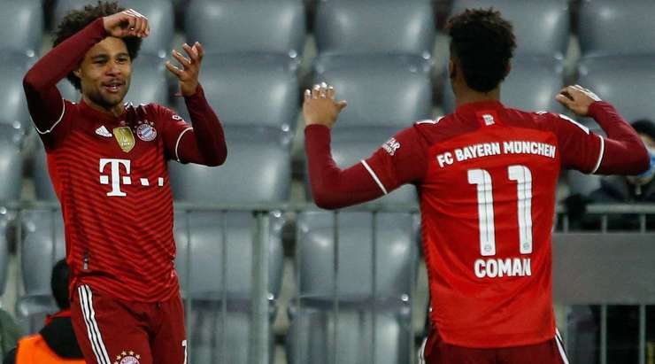 PHẢN LƯỚI NHÀ! Josko Gvardiol (RB Leipzig) có một khoảnh khắc đáng quên khi anh vô tình làm đổi hướng cú sút, và đưa bóng thẳng vào khung thành đội nhà! Tỉ số là: 3:2.