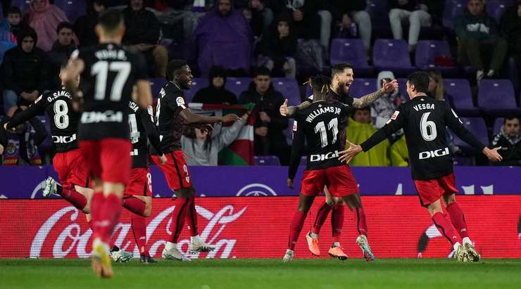 Vào! Inigo Martinez (Ath Bilbao) thực hiện quả đá phạt trước đó từ rìa vòng cấm. Bóng đi chạm một hậu vệ và đổi hướng, khiến thủ môn Sergio Asenjo không thể làm gì được. Tỉ số là 0:1.