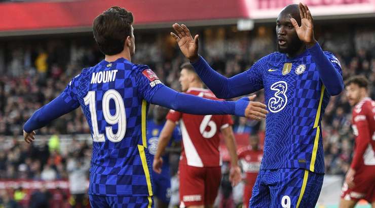 Romelu Lukaku (Chelsea) ghi bàn! Romelu Lukaku (Chelsea) được kiến tạo bởi Mason Mount và anh ấy đã cho thấy sự bình tĩnh tuyệt vời trong vòng cấm để sút vào góc phải phía dưới. 0:1.