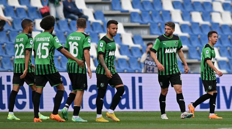 Domenico Berardi (Sassuolo) chuyển hóa quả tạt sắc bén của đồng đội với một cú sút mạnh và chuẩn xác, đưa bóng lọt qua người thủ môn vào lưới.