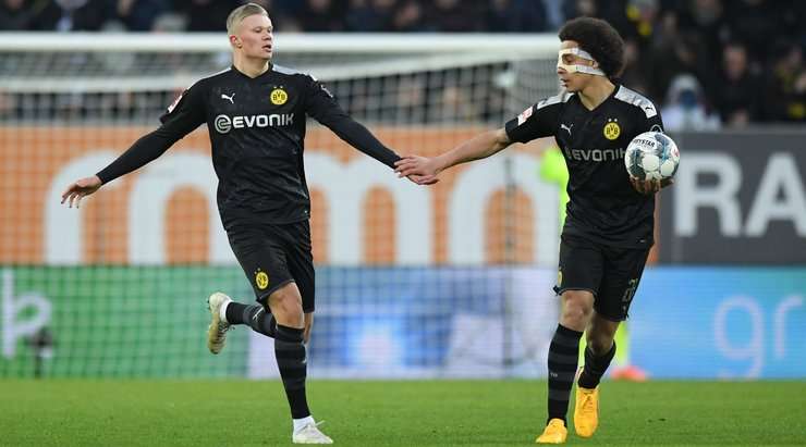 Vào! Sau khi nhận một đường chuyền tốt, Erling Braut Haaland (Dortmund) tung một cú sút đi thẳng vào góc thấp bên phải khung thành. Một tình huống phối hợp đồng đội tuyệt vời!