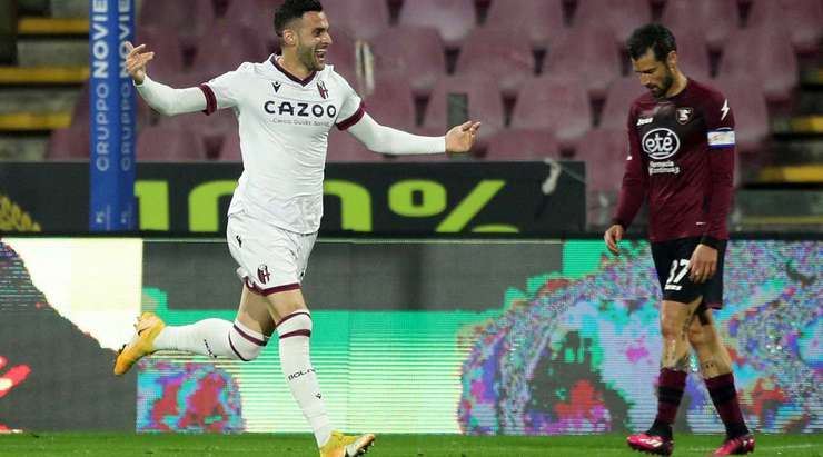 Một quả phạt góc hoàn hảo! Charalampos Lykogiannis (Bologna) đón đường treo bóng vào và tung một cú đánh đầu uy lực từ gần chấm phạt đền vào góc cao bên trái, nâng tỉ số trận đấu ngày hôm nay lên 2:2.