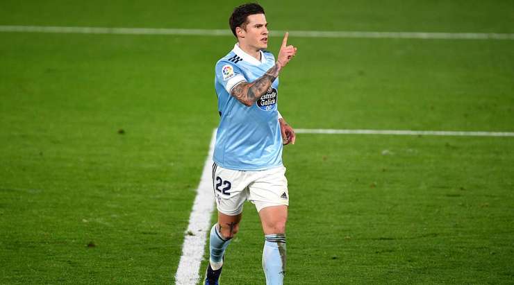 Vào! Một đường chuyền ngang đơn giản của Nolito đưa bóng đến chân Santi Mina (Celta Vigo) bên trong vòng cấm, anh chỉnh lại tư thế và quất chân đưa bóng vào góc thấp bên trái khung thành. Tỉ số là 1:0.