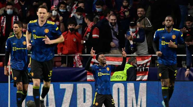 VÀO! Một pha kiến tạo xuất sắc của Bruno Fernandes, người đóng vai trò then chốt trong việc tổ chức tấn công. Anh ấy dọn cỗ cho Anthony Elanga (Manchester United), người đánh bại Jan Oblak với một cú sút tuyệt vời vào góc trái phía dưới. 1:1.