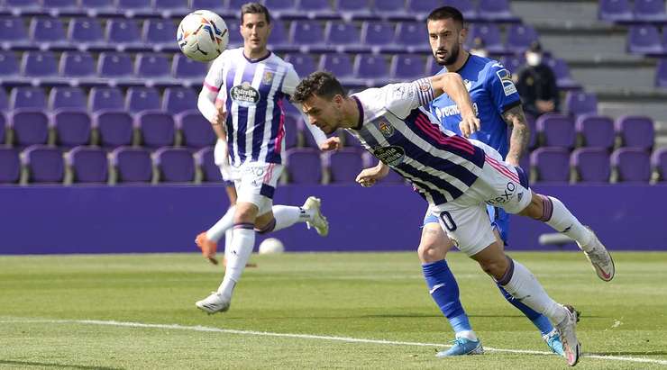 VÀO! Oscar Plano (Valladolid) ghi bàn với một cú đánh đầu từ cự li gần sau khi Fabian Orellana đánh đầu một quả tạt bổng rất chính xác vào đúng hướng di chuyển của anh. Tỉ số là 1:0.