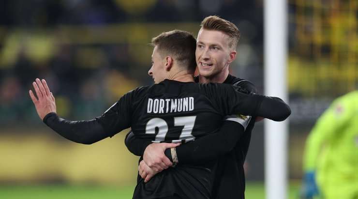 Vào! Thorgan Hazard kiến tạo cho Marco Reus (Dortmund) một đường chuyền tốt trong vòng cấm. Nó cho phép anh ấy dứt điểm với một cú sút chìm vào ngay giữa khung thành. 4:0.