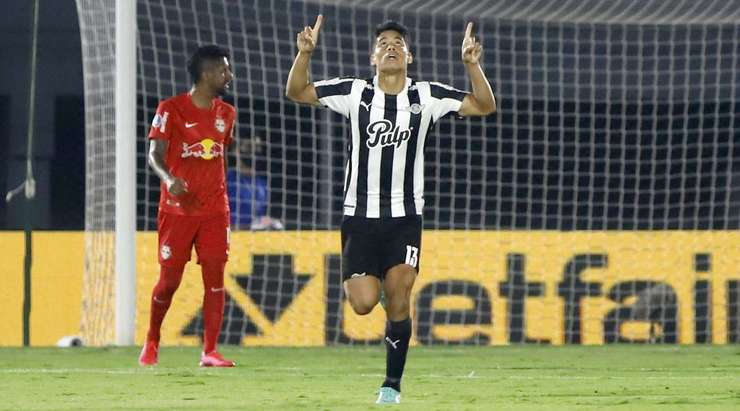 Đó là một bàn thắng! Lorenzo Melgarejo (Libertad Asuncion) xuất sắc đón một quả tạt trong vòng cấm và đánh đầu hoàn hảo, đưa bóng đi chìm vào phía trong cột dọc bên phải.