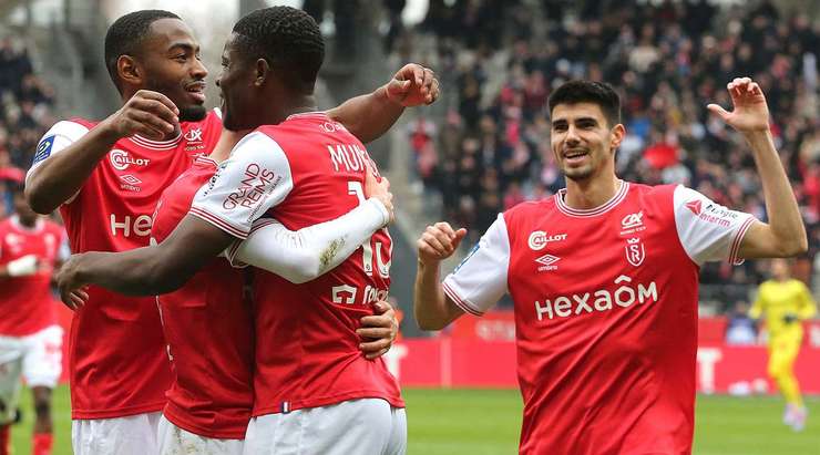 Vào! Alexis Flips dọn cỗ cho Marshall Munetsi (Reims) tại rìa vòng cấm người sút bóng vào góc trái phía dưới. 1:0.