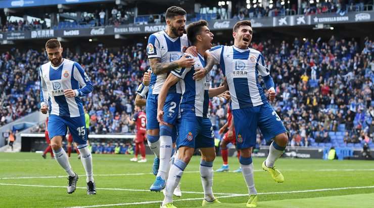 Vào! Marc Roca (Espanyol) sút bóng vào góc phải khung thành, vượt qua tầm với của Perez Juan dù thủ môn đã đổ người hết cỡ.