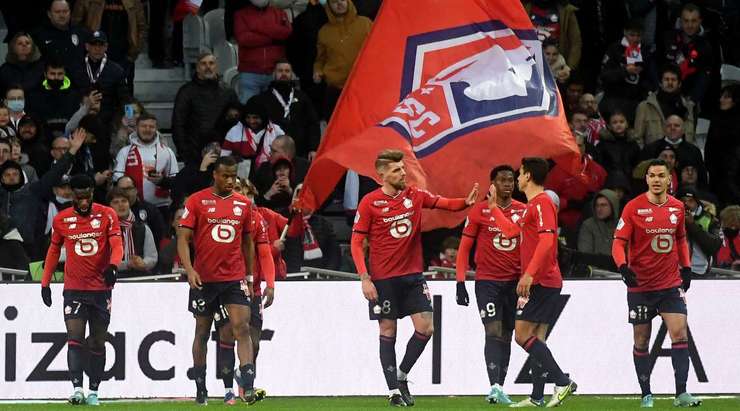 Vào! Renato Sanches kiến tạo cho Jonathan David (Lille) một đường chuyền tốt trong vòng cấm. Nó cho phép anh ấy dứt điểm với một cú sút chuẩn xác vào góc phải phía dưới. 2:0.