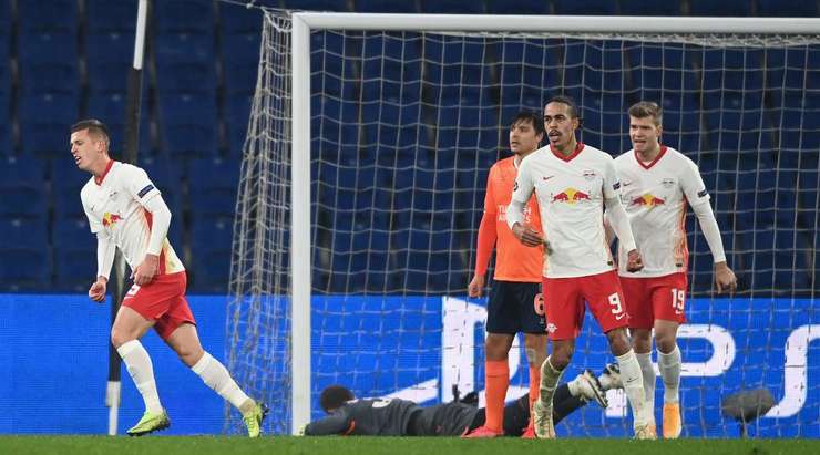 Một bàn thắng đồng đội tuyệt vời! Dani Olmo (RB Leipzig) được giải thoát trong vòng cấm bởi Angelino và không mắc một sai lầm nào với một pha dứt điểm tốt vào góc trái phía dưới. 1:3.