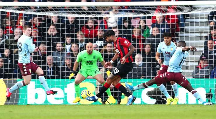 Vào - 1:0! Dan Gosling chuyền bóng như đặt cho Philip Billing (Bournemouth), người có một cú sút từ cự ly gần vào góc thấp bên trái mành lưới, dễ dàng đánh bại thủ môn.