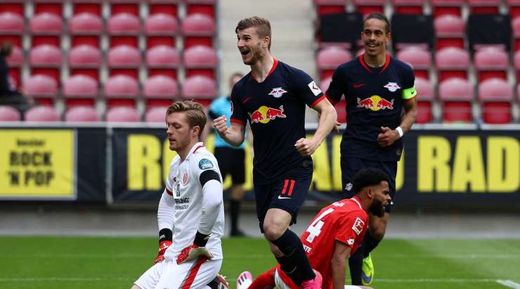 Nó đã đi vào lưới! Kevin Kampl tung một đường chuyền đến Timo Werner (RB Leipzig), và anh ấy dễ dàng đưa bóng vào lưới trống. Tỉ số là 0:4.