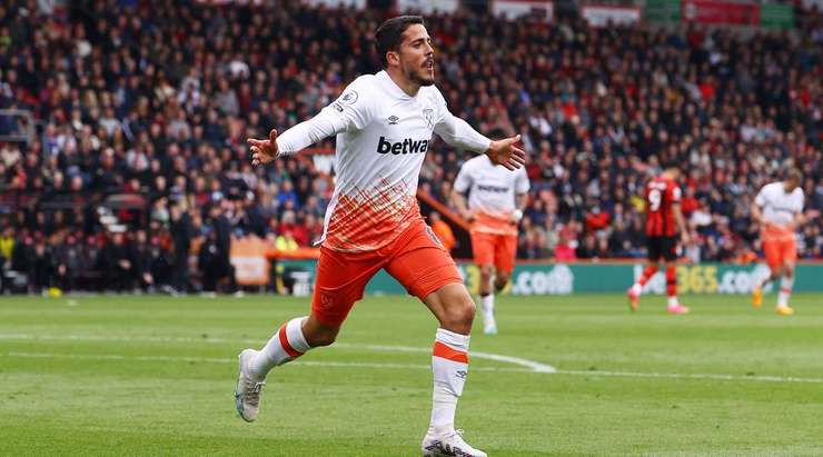 Một bàn thắng tuyệt vời! Jarrod Bowen tạt bóng vào vòng cấm và Pablo Fornals (West Ham) ghi một bàn thắng bằng gót tuyệt diệu! 0:4.