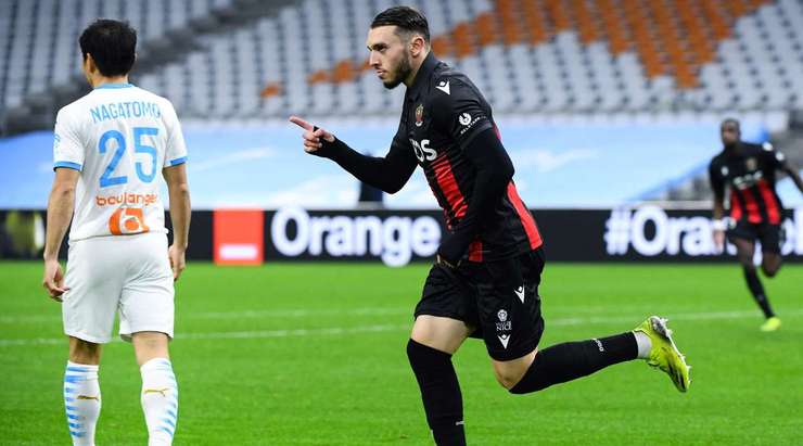 Vào! Hichem Boudaoui thực hiện một quả tạt vào vòng cấm và kiến tạo thành công cho Amine Gouiri (Nice), người đã đón bóng và dứt điểm gọn gàng vào sát phía trong cột dọc bên phải. Tỉ số đã được nâng lên 2:1.