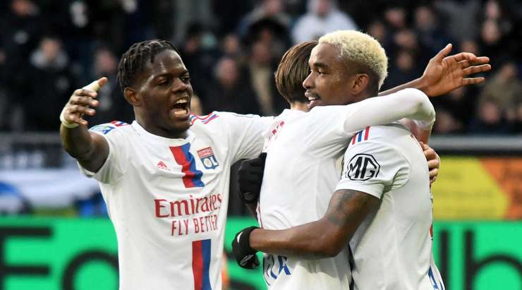 Thiago Mendes (Lyon) thể hiện anh ấy là một chuyên gia sút phạt xuất sắc, đặc biện là từ cự ly như vừa rồi. Cú sút của anh đi chìm một cách hiểm hóc vào sát cột dọc bên trái, trong sự bất lực của thủ môn.